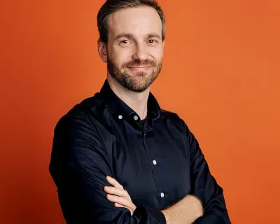 Portrait of Bernhard Petermaier with crossed arms